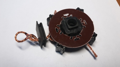 ЩЕТКИ СТАРТЕРА ЛАРГУС (VALEO) фото 2